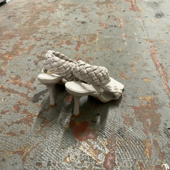 ASOS DESIGN Nock woven cross strap heeled sandals in off white - Picture 3 of 3